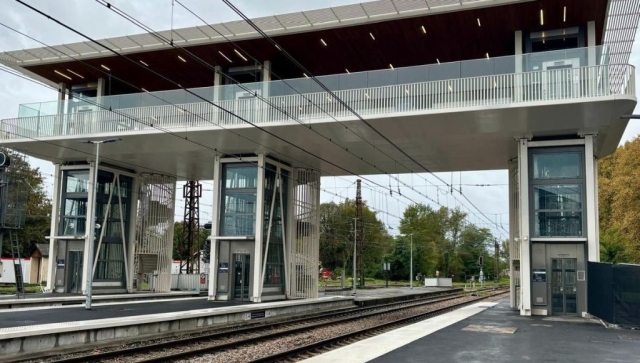 SNCF GARES & CONNEXIONS, GARE DE PAU (64), mise en accessibilité PMR des quais 1 à 3 par une passerelle en ouvrage équipée d’une double desserte : escalier et ascenseur, Travaux de Génie Civil BA - Crédit Photo BOUYGUES TPRF - Etudes phase réalisation - Maîtrise Ingénierie Management (MIM) Ingénieurs Conseils